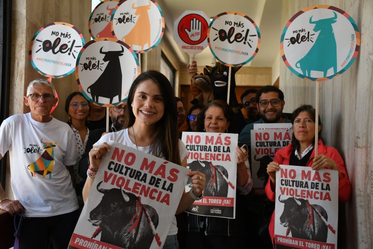 Esmeralda_Hernandez_3Debate_No_a_las_Corridas_de_Toros-01